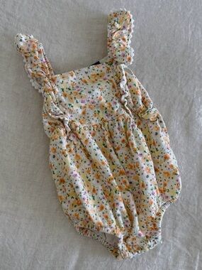 Flutter sleeve one piece romper